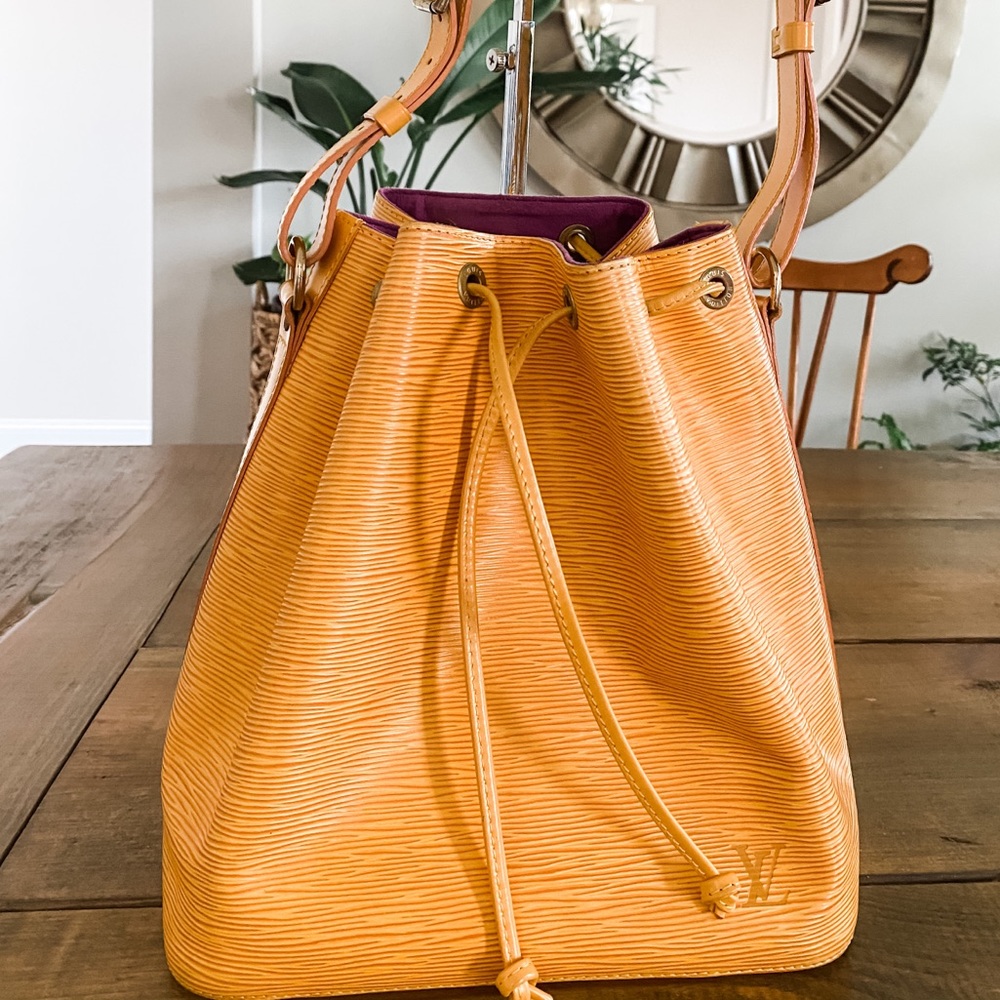 Louis Vuitton Epi Noe petite